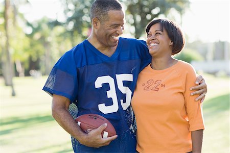 football (american ball) - Couple with Football Looking at Each Other Foto de stock - Con derechos protegidos, Código: 700-03762725