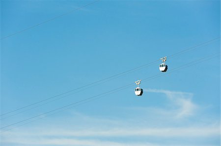 funiculares - Grunberg Seilbahn Cable Cars Against Blue Sky, Gmunden, Austria Foto de stock - Con derechos protegidos, Código: 700-03777756
