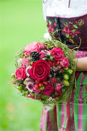 floral - Gros plan de mariée porter traditionnel autrichien Tracht Photographie de stock - Rights-Managed, Code: 700-03777778