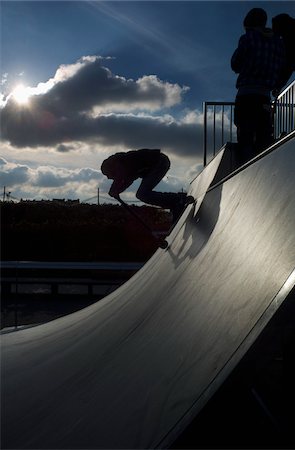 patinette - Adolescent sur Scooter au Skatepark, Paris, France Photographie de stock - Rights-Managed, Code: 700-03777894