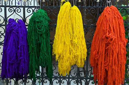 Fraîchement teints de séchage de la laine, les teinturiers Souks, Medina, Marrakech, Maroc Photographie de stock - Rights-Managed, Code: 700-03778141