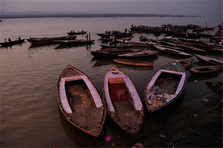 River Ganges at Sunrise, Varanasi, Uttar Pradesh, India Foto de stock - Con derechos protegidos, Código: 700-03778231