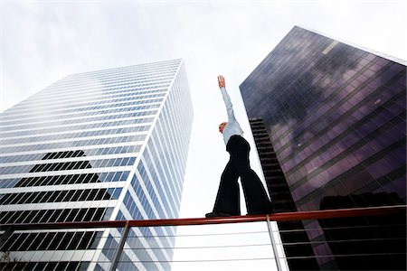 superação de obstáculos - Businesswoman Balacing on Railing Foto de stock - Direito Controlado, Número: 700-03778614