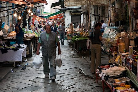 sicilia - People Shopping at Vucciria Market, Vucciria District, Palermo, Sicily, Italy Fotografie stock - Rights-Managed, Codice: 700-03778684