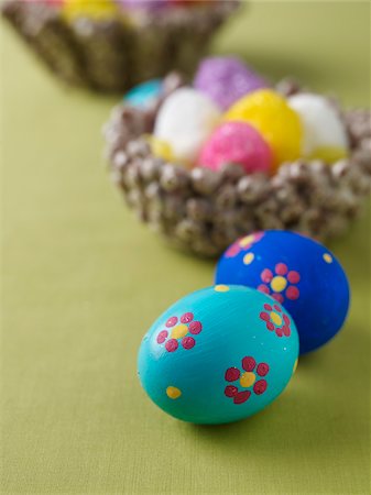 simsearch:614-09017905,k - Easter Eggs and Candy Foto de stock - Direito Controlado, Número: 700-03799481