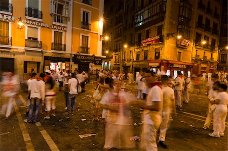 Gens à la place de l'hôtel de ville, Fiesta de San Fermin, Pampelune, Navarre, Espagne Photographie de stock - Rights-Managed, Code: 700-03805424