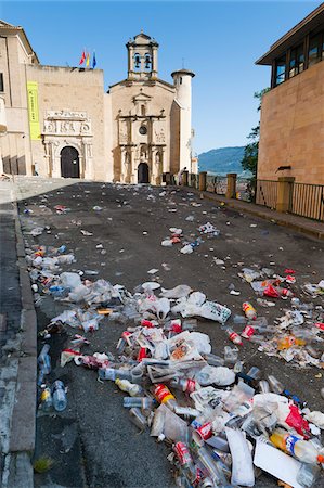 pamplona - Garbage in Front of Museum of Navarre, Pamplona, Navarre, Spain Foto de stock - Con derechos protegidos, Código: 700-03805420