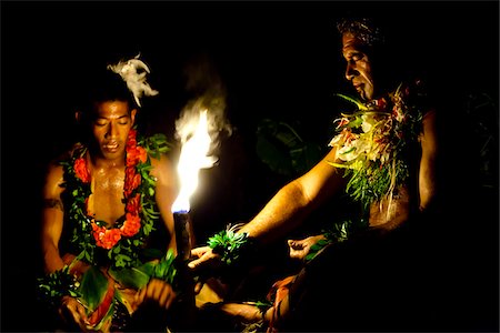 polynesia - Tongan traditional Fire Dancers at Liku'alofa Resort, Liku'alofa, Tongatapu, Kingdom of Tonga Foto de stock - Con derechos protegidos, Código: 700-03814159
