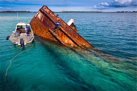 photography with lines - Snorkelling at the wreck of the M.V. Lata, Pangaimotu, Tongatapu, Kingdom of Tonga Stock Photo - Rights-Managed, Code: 700-03814153