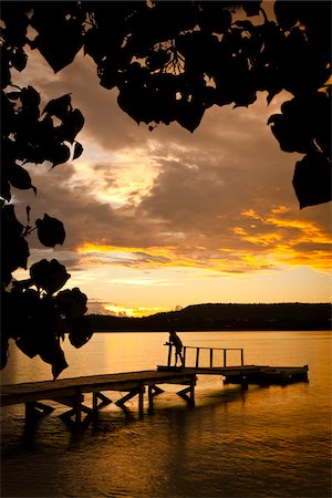 framed view - Personne sur le quai au coucher du soleil, Vava ' u, Royaume des Tonga Photographie de stock - Rights-Managed, Code: 700-03814209