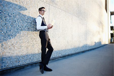 Businessman Holding Tablet PC Foto de stock - Con derechos protegidos, Código: 700-03814357