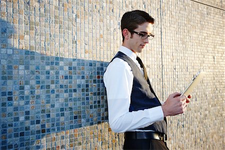 Homme d'affaires détenant des Tablet PC Photographie de stock - Rights-Managed, Code: 700-03814358