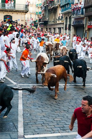 simsearch:700-03814415,k - Exécution du taureaux, Fiesta de San Fermin, Pampelune, Navarre, Espagne Photographie de stock - Rights-Managed, Code: 700-03814424