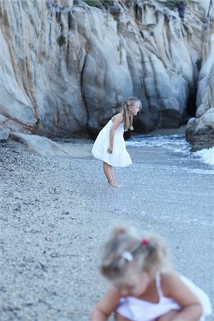 female white child leaning forward - Girls on Beach Stock Photo - Rights-Managed, Code: 700-03814464