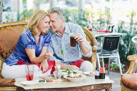 eating outside restaurant - Couple at Restaurant Foto de stock - Con derechos protegidos, Código: 700-03814481