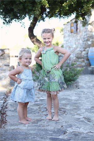 patio home person - Sisters in Courtyard with Hands on Hips Foto de stock - Con derechos protegidos, Código: 700-03836241