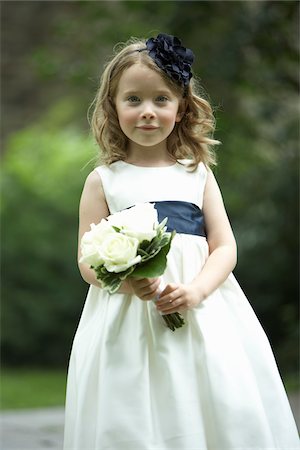 flower girl hair clip - Flower Girl Holding Bouquet Stock Photo - Rights-Managed, Code: 700-03836278