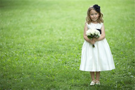 Flower Girl Holding Bouquet Foto de stock - Con derechos protegidos, Código: 700-03836281