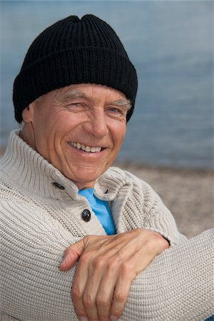 Portrait d'un homme portant un chapeau sur la plage Photographie de stock - Rights-Managed, Code: 700-03848797