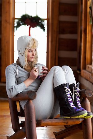 simsearch:628-07072874,k - Woman with Mug Sitting in Chair in Cabin Stock Photo - Rights-Managed, Code: 700-03849326