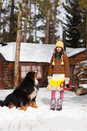 Girl Standing in Snow with Dog Foto de stock - Con derechos protegidos, Código: 700-03849323