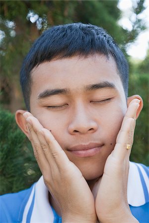 Close-Up of Young Man Touching Face with Hands Foto de stock - Con derechos protegidos, Código: 700-03865250