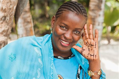 palm woman beach - Portrait of Woman with Henna on Palm of Hand Stock Photo - Rights-Managed, Code: 700-03865394