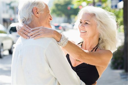 Stephen Edward, Susan Donnelly, baby boomers, senior citizens, elderly, romance, couple, husband, wife, shopping, urban, city Foto de stock - Con derechos protegidos, Código: 700-03891366