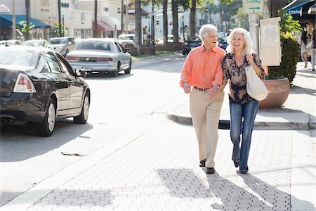 street man car - Couple Walking in Urban Setting Foto de stock - Con derechos protegidos, Código: 700-03891367