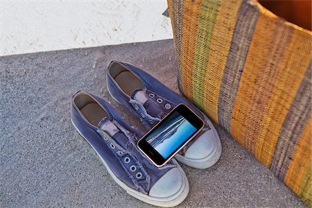 smartphone at beach - Photo of Table Mountain on smart phone on beach. Stock Photo - Rights-Managed, Code: 700-03907388