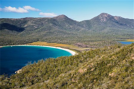 Overview of Wineglass Bay, Freycinet National Park, Tasmania, Australia Stock Photo - Rights-Managed, Code: 700-03907566