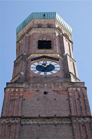 reloj de la torre - Clock Tower of Munich Frauenkirche, Munich, Germany Foto de stock - Con derechos protegidos, Código: 700-03901051