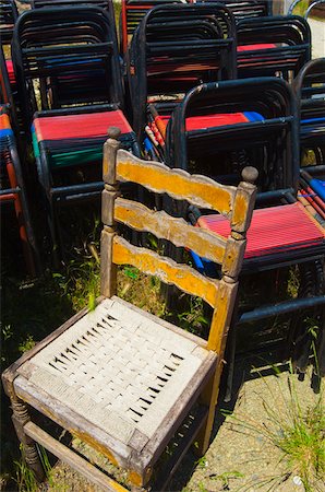 Gestapelten Stühle bei Outdoor-Café, in der Nähe von Epirus, Griechenland Stockbilder - Lizenzpflichtiges, Bildnummer: 700-03958075