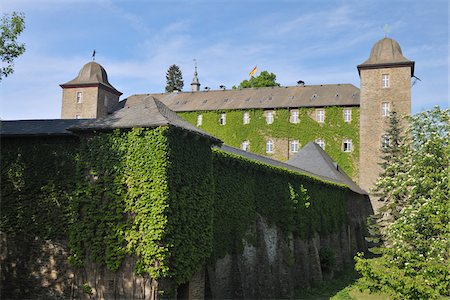 sauerland - Schnellenberg Castle, Attendorn, Olpe District, North Rhine-Westphalia, Germany Stock Photo - Rights-Managed, Code: 700-03958108