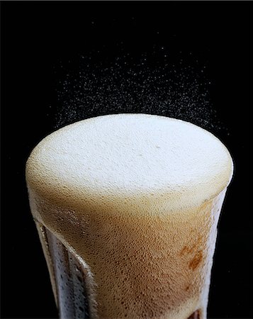 fizzy pop - Glass of coca cola overflowing Stock Photo - Rights-Managed, Code: 824-07562794