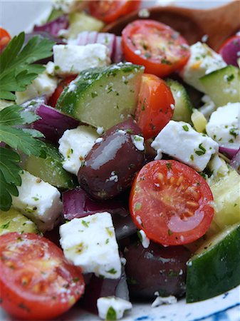 Close up of a bowl of Greek salad Foto de stock - Con derechos protegidos, Código: 824-07585830