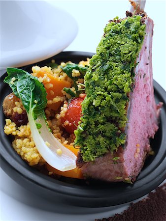 Herb crust Moroccan lamb chops with vegetable tagine Foto de stock - Con derechos protegidos, Código: 824-07585927