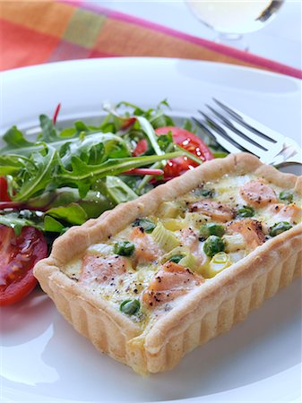 portion - Salmon quiche with rocket salad Stock Photo - Rights-Managed, Code: 824-07585997