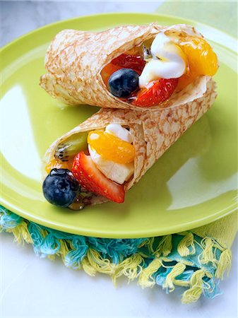 simsearch:824-07586323,k - Fruit crepes Stockbilder - Lizenzpflichtiges, Bildnummer: 824-07586019