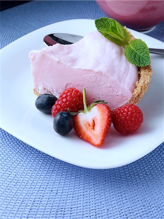 dessert plate garnish - A slice of pink lemonade pie Stock Photo - Rights-Managed, Code: 824-07586020