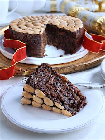 pasteles de navidad - UK Christmas cake on a cake stand Foto de stock - Con derechos protegidos, Código: 824-07586079