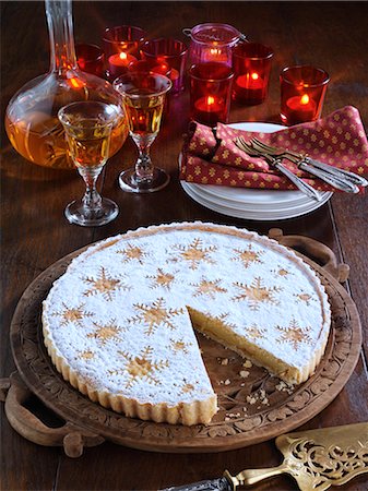 Traditional Spanish Santiago almond tart Photographie de stock - Rights-Managed, Code: 824-07586080