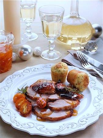 simsearch:824-07586195,k - Individual portion of leg of pork slices with kumquat marmalade glaze and cheese  chive muffins main meals Stockbilder - Lizenzpflichtiges, Bildnummer: 824-07586182