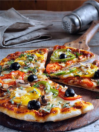 Vegetarian Pizza Stock Photo - Rights-Managed, Code: 824-07586196