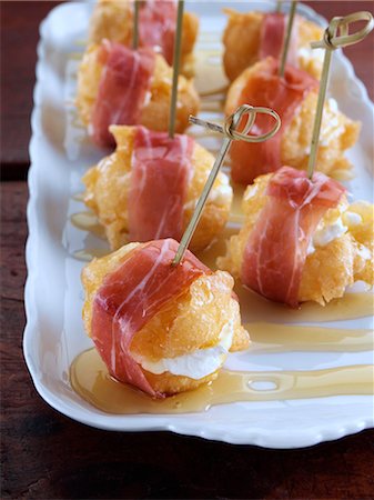 skewered meat - Zeppole fluffy savoury Italian beignets Foto de stock - Con derechos protegidos, Código: 824-07586215