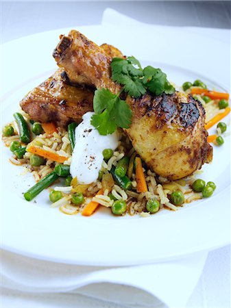 Spiced chicken legs with basmati rice and steamed vegetables Foto de stock - Con derechos protegidos, Código: 824-07586217