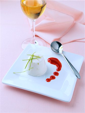 Lime and coconut panna cotta with raspberry coulis lactose and gluten free dessert Foto de stock - Con derechos protegidos, Código: 824-07586259