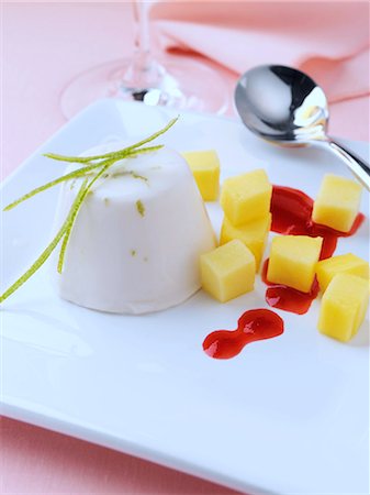 Lime and coconut panna cotta with raspberry coulis and mango pieces lactose and gluten free Photographie de stock - Rights-Managed, Code: 824-07586260