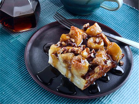 pecan nut - Banana Foster French toast bake Foto de stock - Con derechos protegidos, Código: 824-07586349