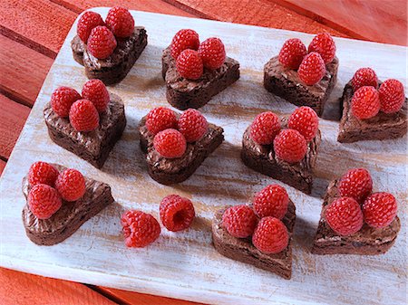 polvoriento - Valentines Day brownies Foto de stock - Con derechos protegidos, Código: 824-07586369